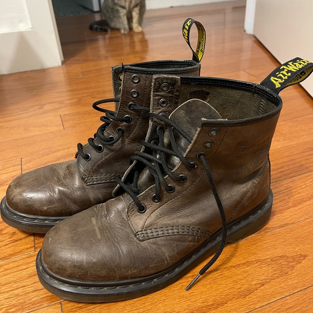 DR MARTENS ORIGINALLY DISTRESSED brownish gray boots  MEN OR WOMEN